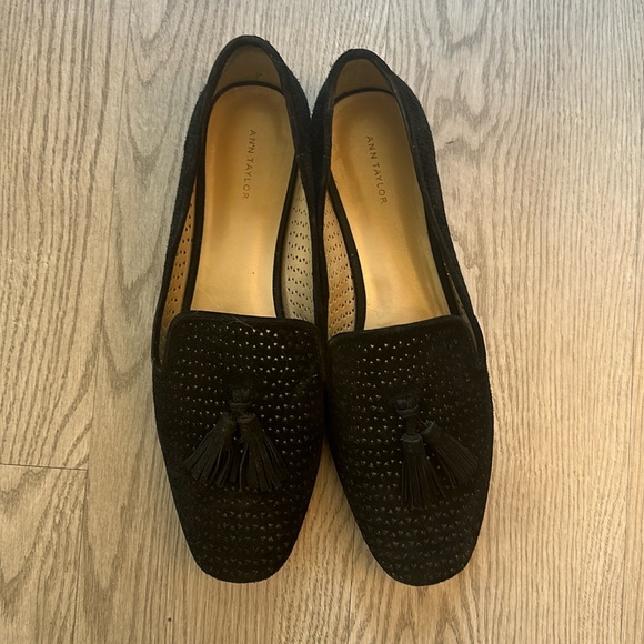 Ann Taylor Black loafers with Tassels - Picture 1 of 3